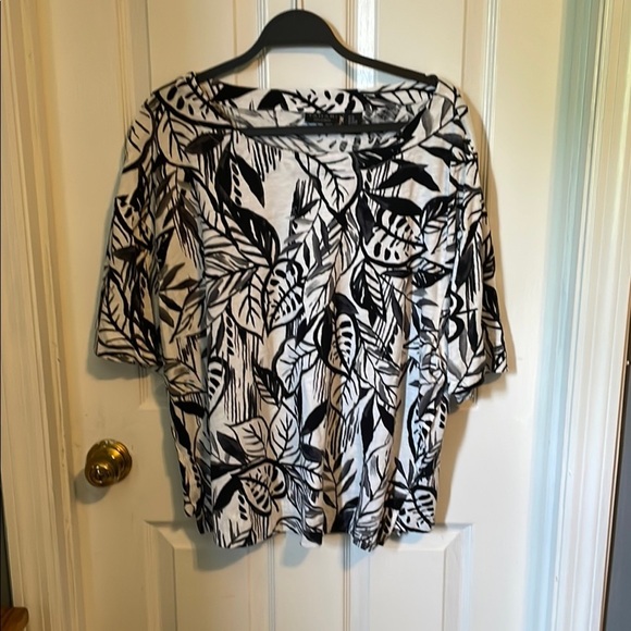 Tahari Black and White Boxy Blouse - Picture 1 of 4